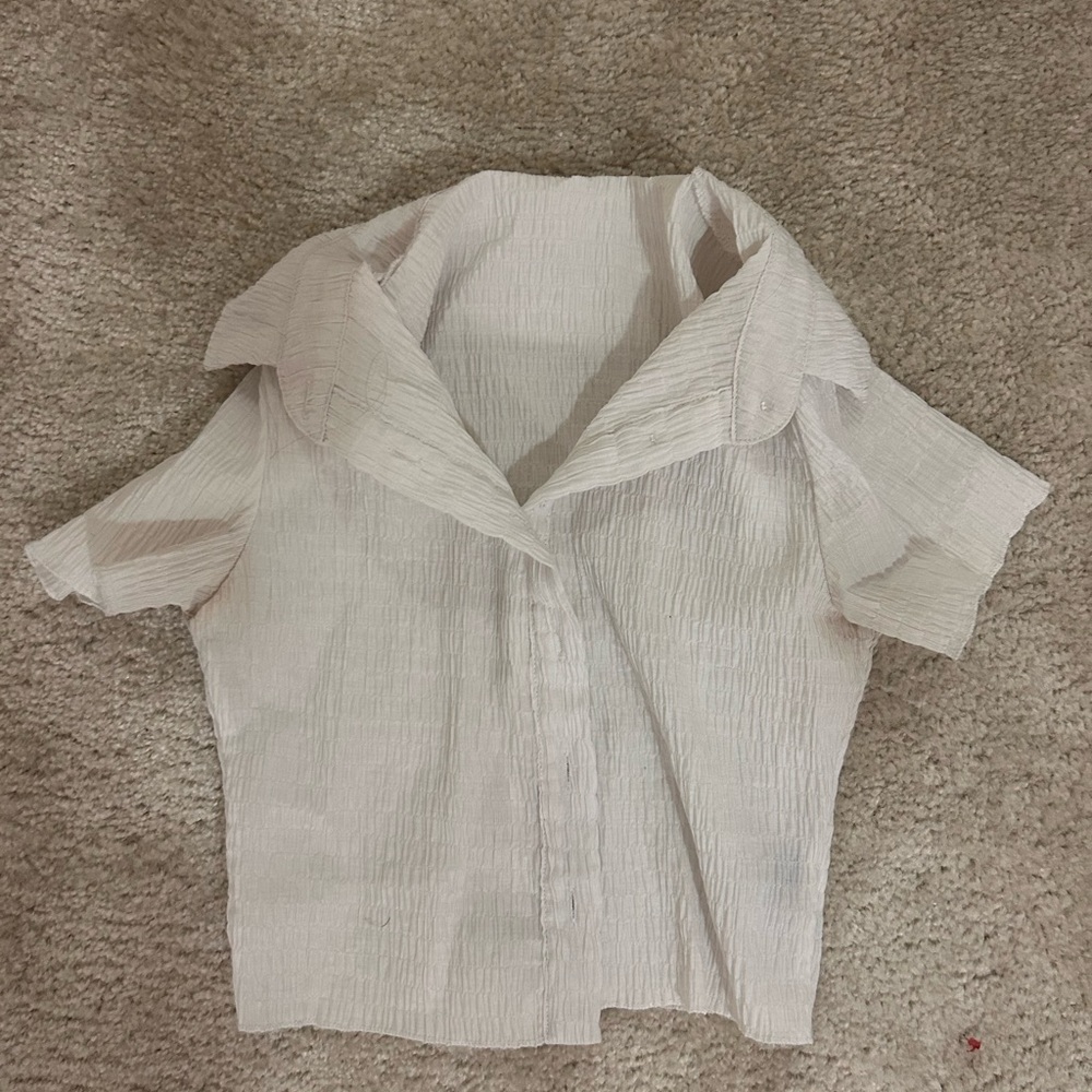 White cropped crepe button down short sleeve blouse